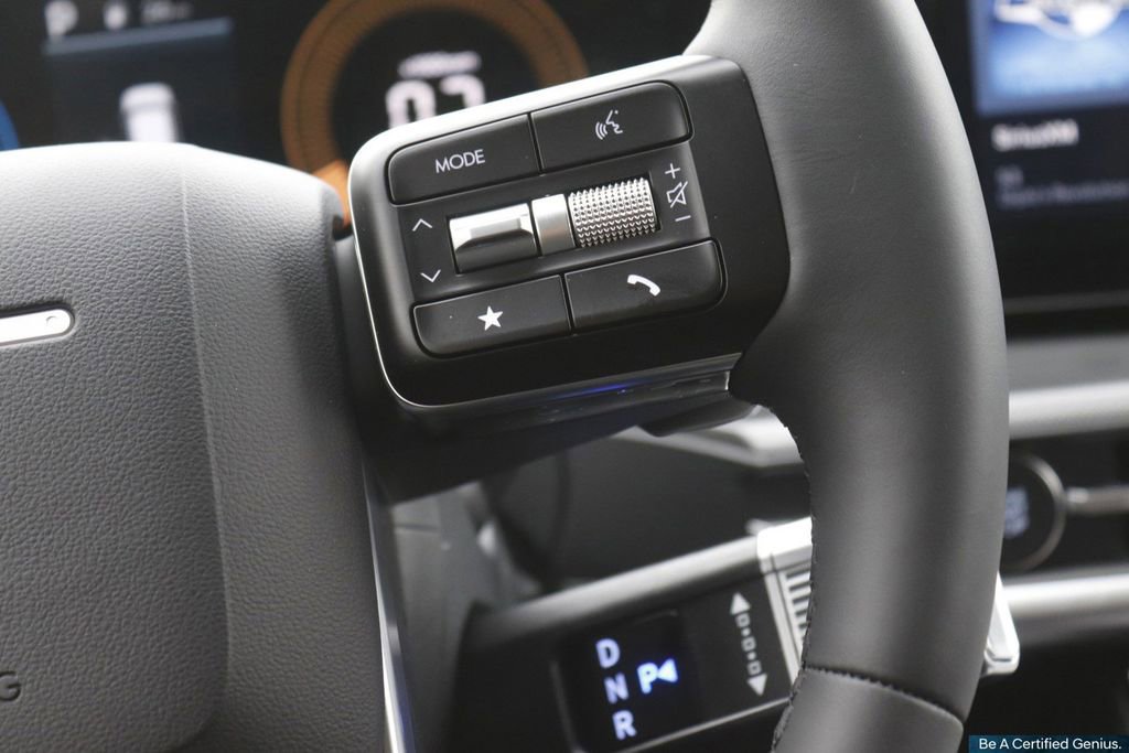 Certified 2025 Hyundai Santa Fe SE image 12