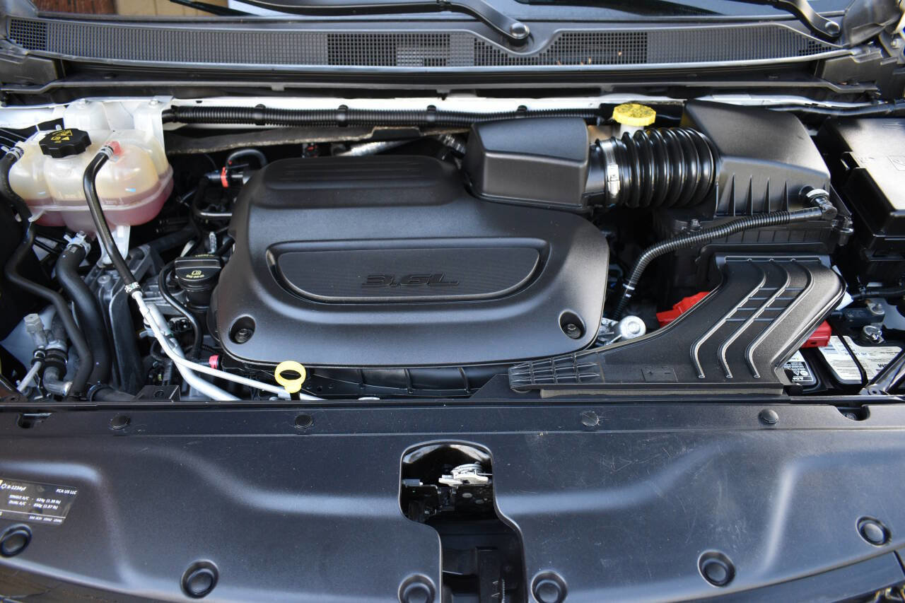 Used 2021 Chrysler Pacifica Touring-L image 49