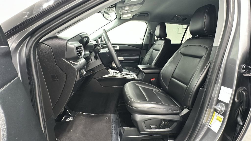 Used 2024 Ford Explorer XLT w/ Equipment Group 202A RWD image 9