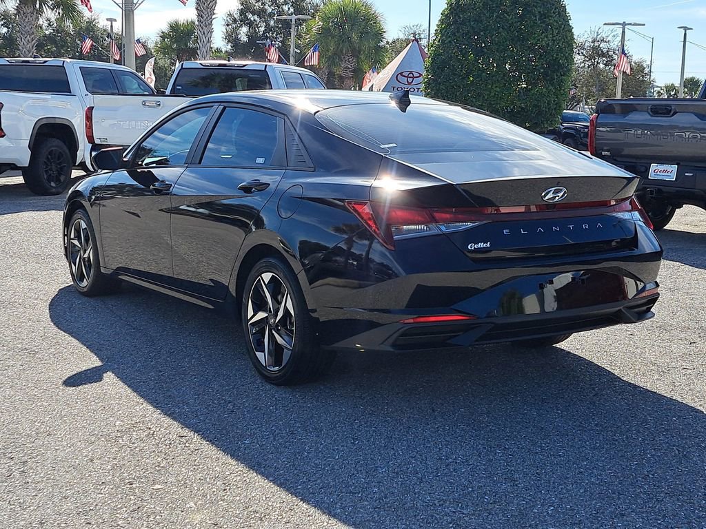 Used 2023 Hyundai Elantra SEL w/ Convenience Package image 4