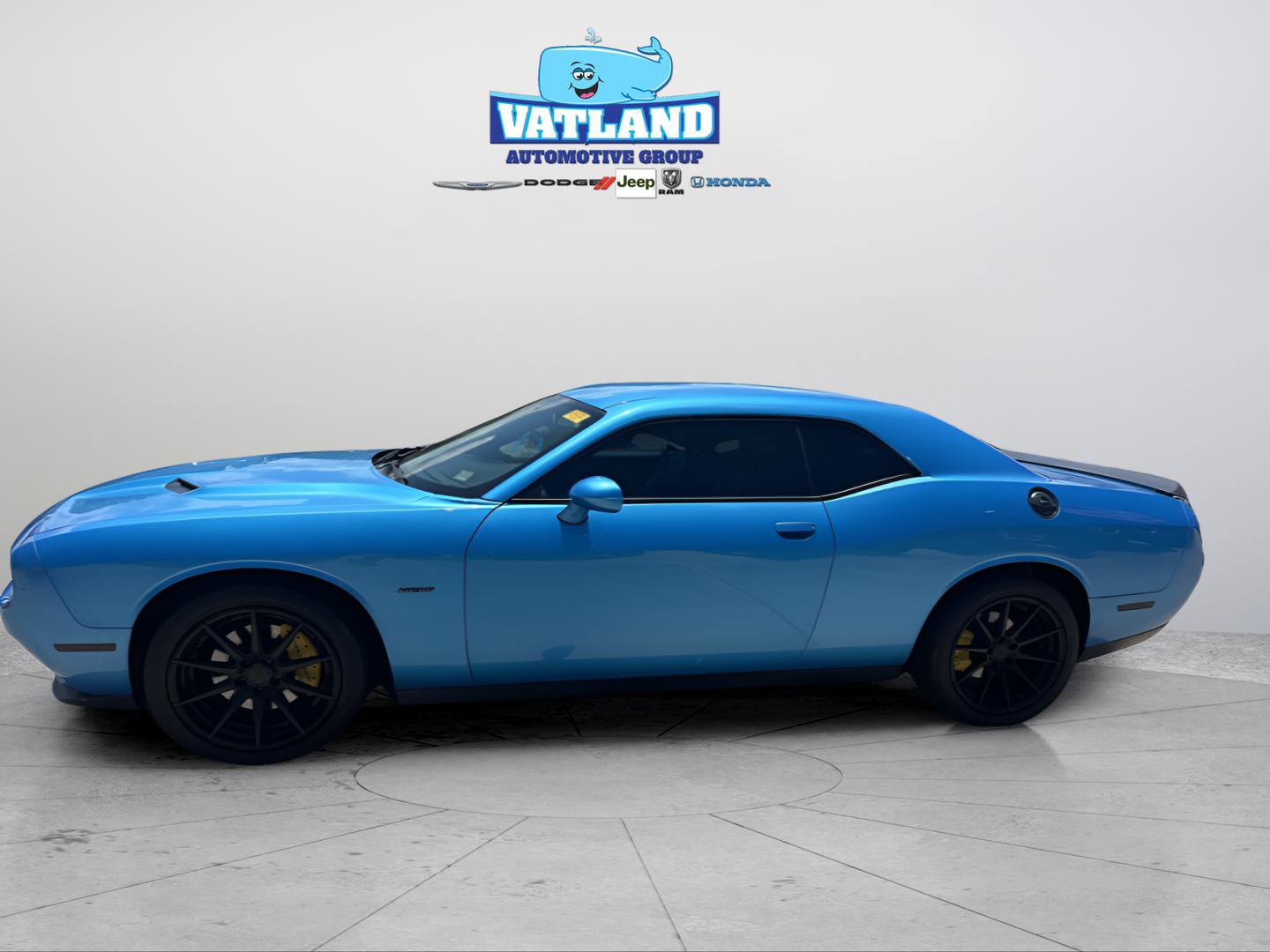 Used 2016 Dodge Challenger R/T w/ Blacktop Package RWD image 26
