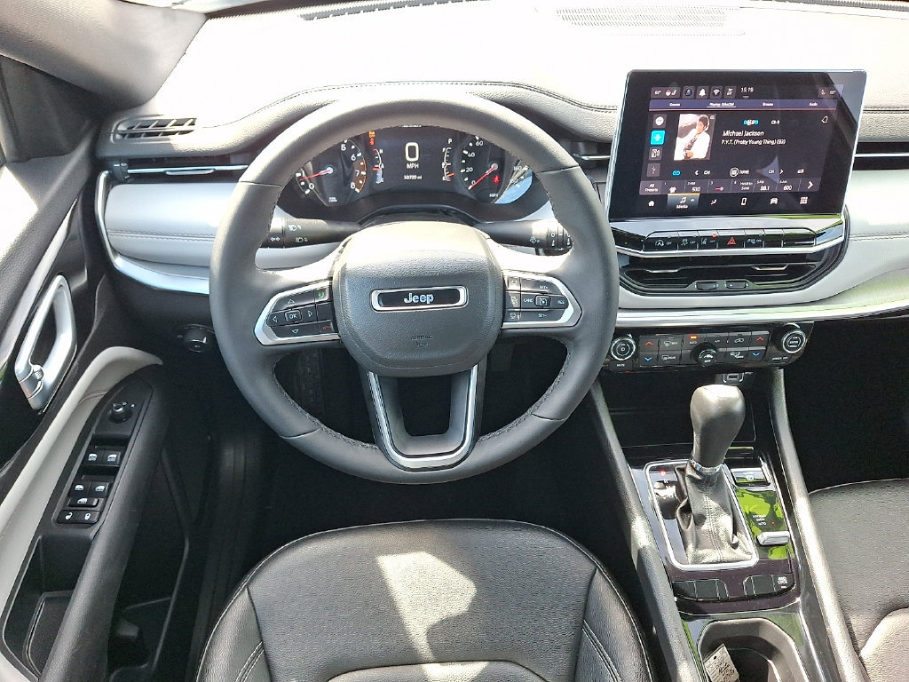 Used 2025 Jeep Compass Limited AWD/4WD image 13