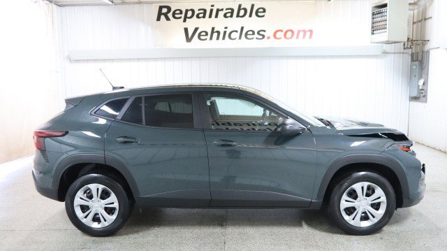 Used 2025 Chevrolet Trax LS image 4