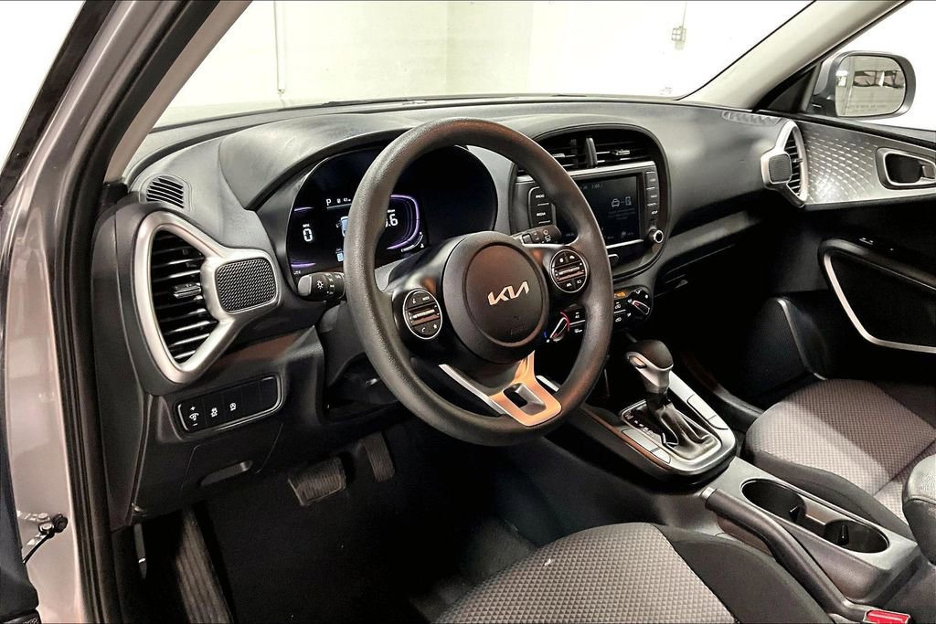Used 2025 Kia Soul LX FWD image 16