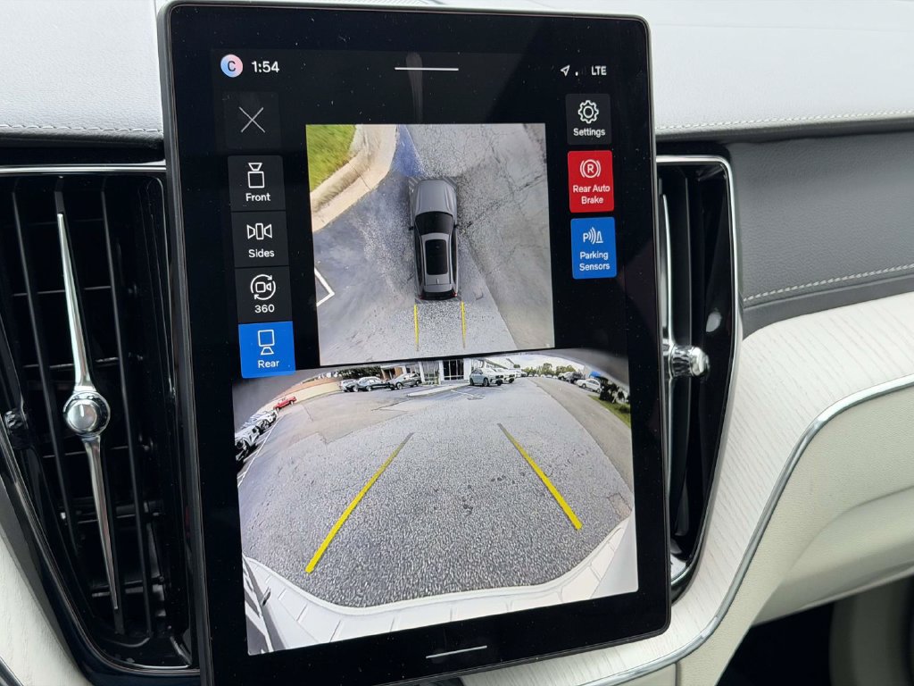 New 2026 Volvo XC60 B5 Ultra w/ Protection Package Premier AWD/4WD image 4