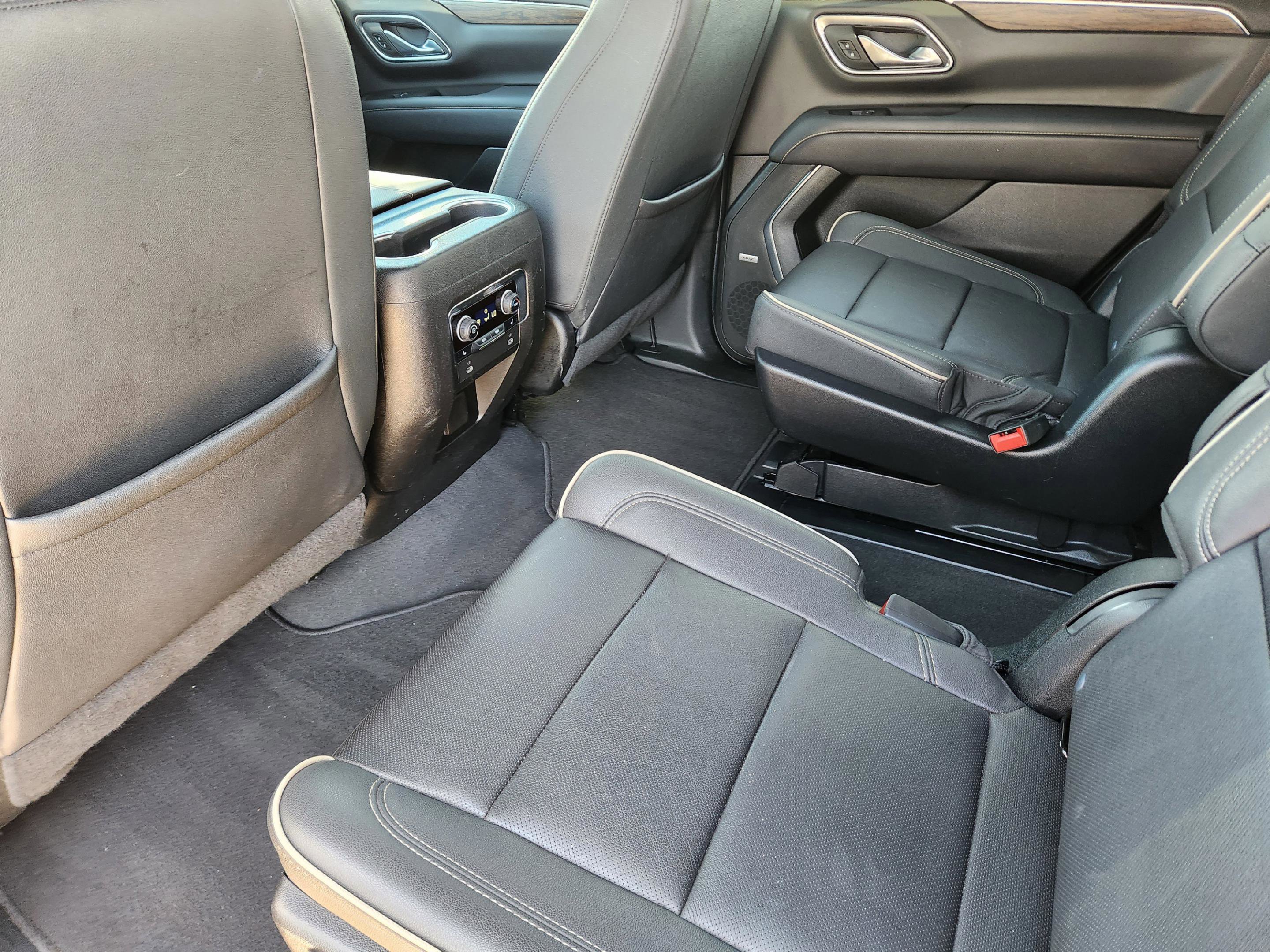 Used 2023 Chevrolet Tahoe Premier AWD/4WD image 33