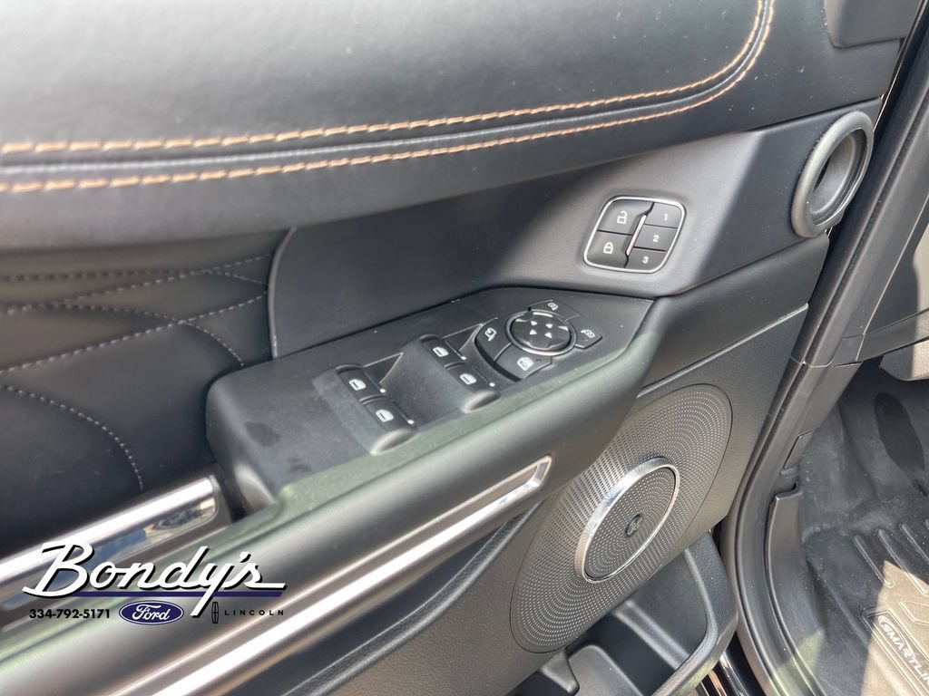 Used 2021 Ford Expedition Platinum AWD/4WD image 8
