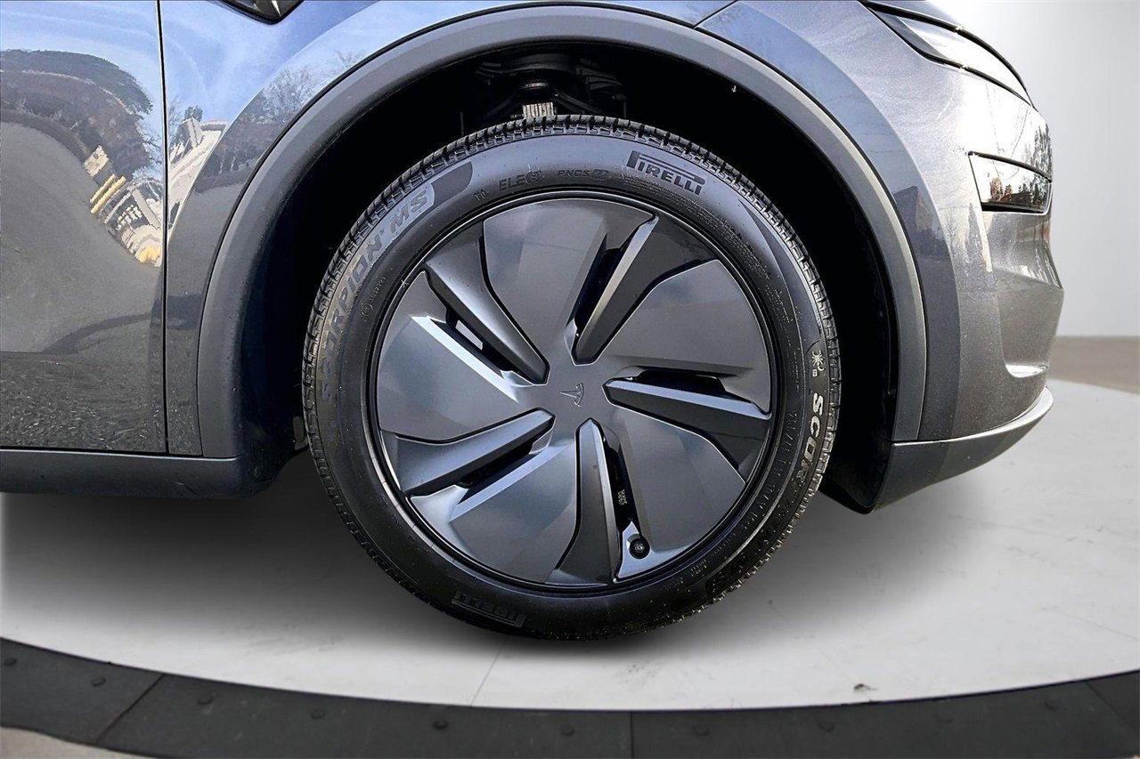 Used 2026 Tesla Model Y Long Range image 33