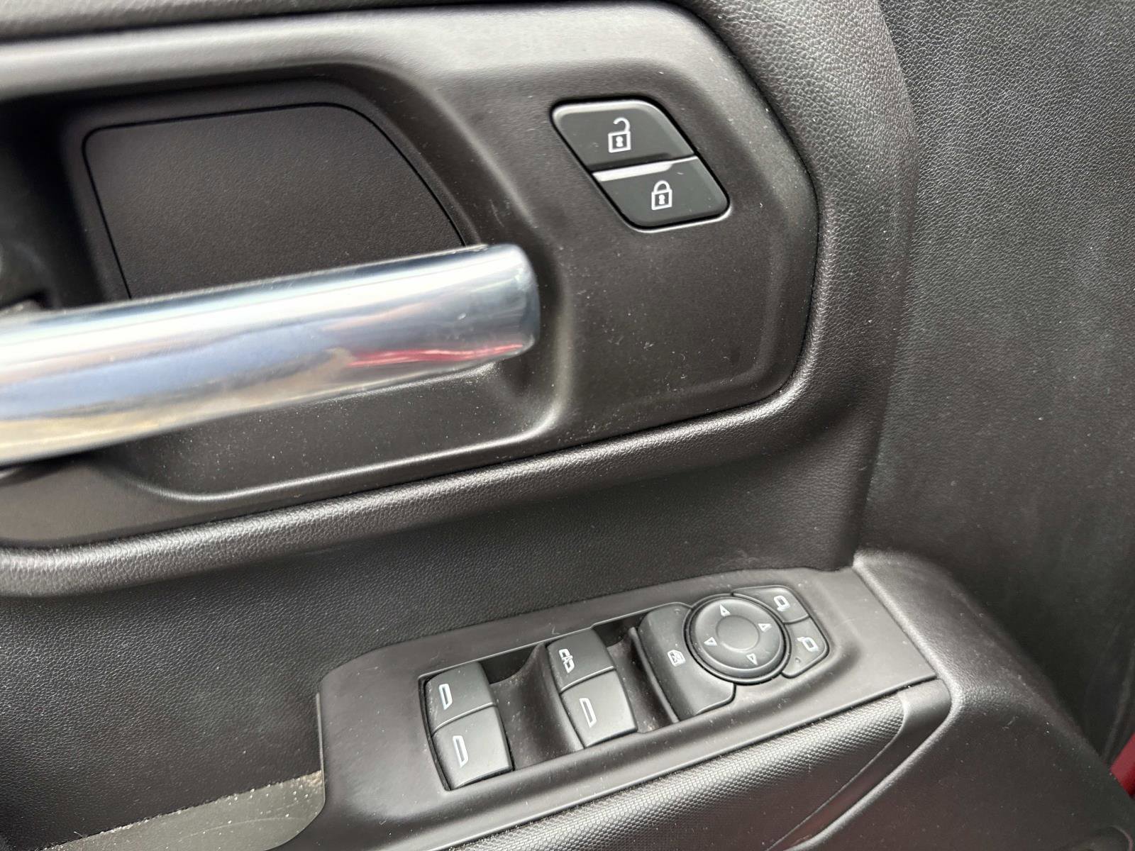 Used 2020 Chevrolet Silverado 1500 Custom w/ Custom Value Package image 17