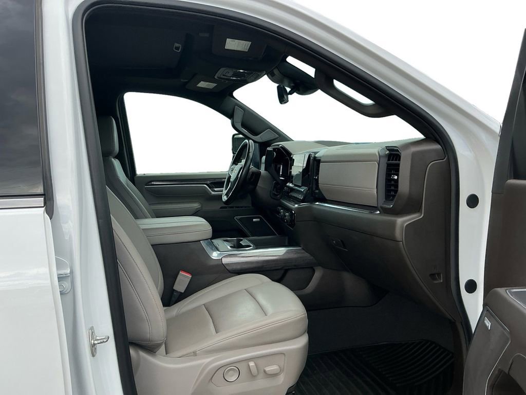 Used 2025 Chevrolet Silverado 2500 LTZ w/ LTZ Premium Package image 22