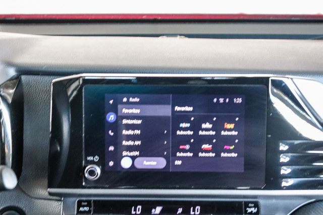 Used 2025 Toyota Camry SE w/ Convenience Package FWD image 15