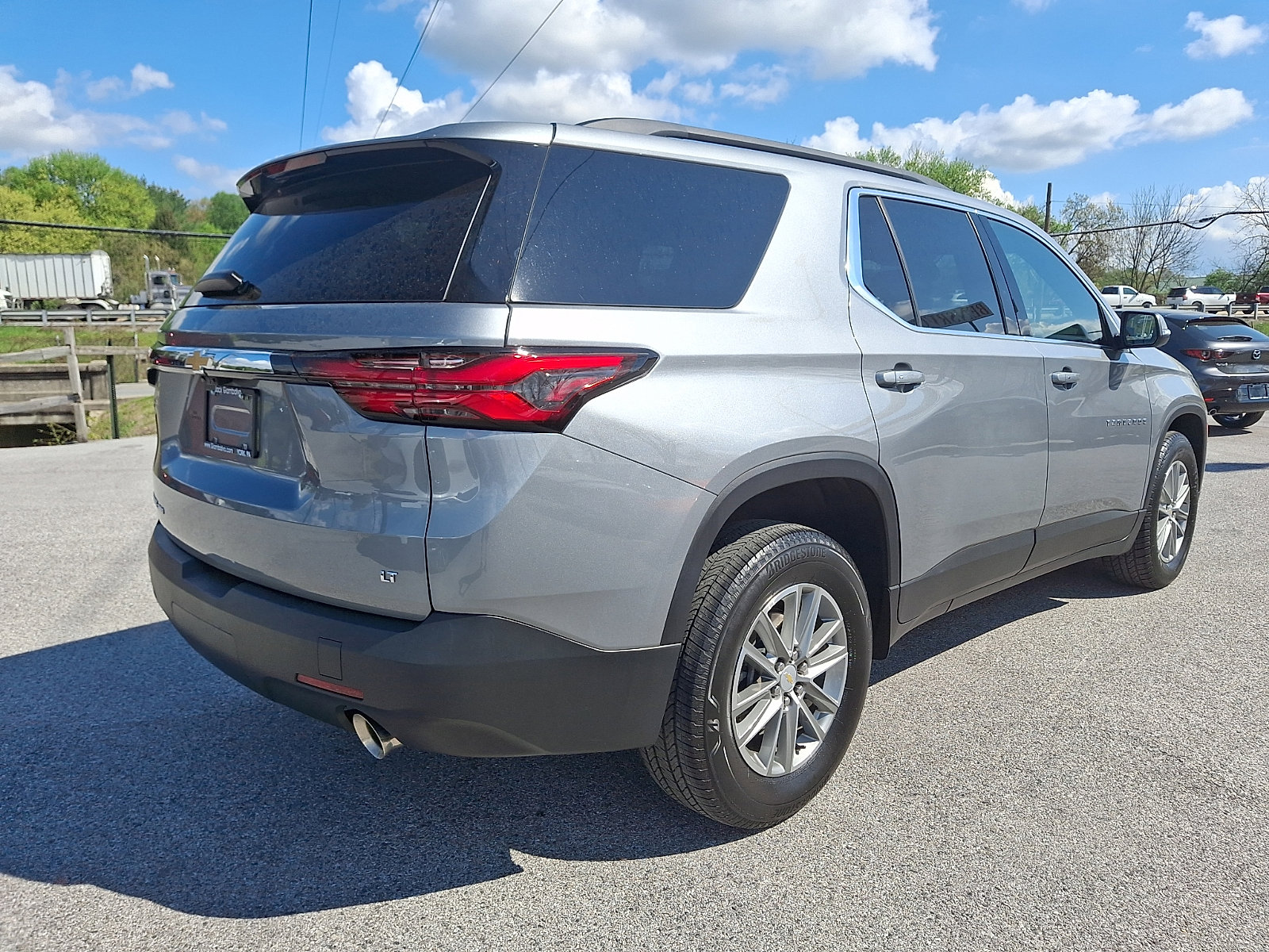 Used 2023 Chevrolet Traverse LT w/ Rear Camera Mirror Package image 7