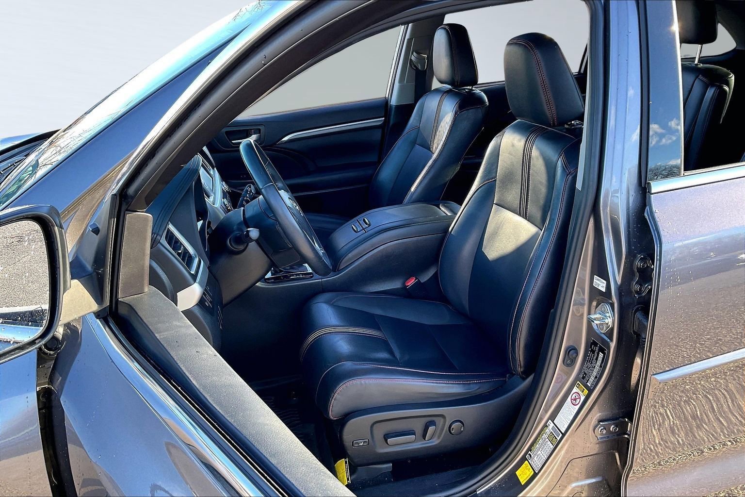 Used 2019 Toyota Highlander AWD V6 image 22