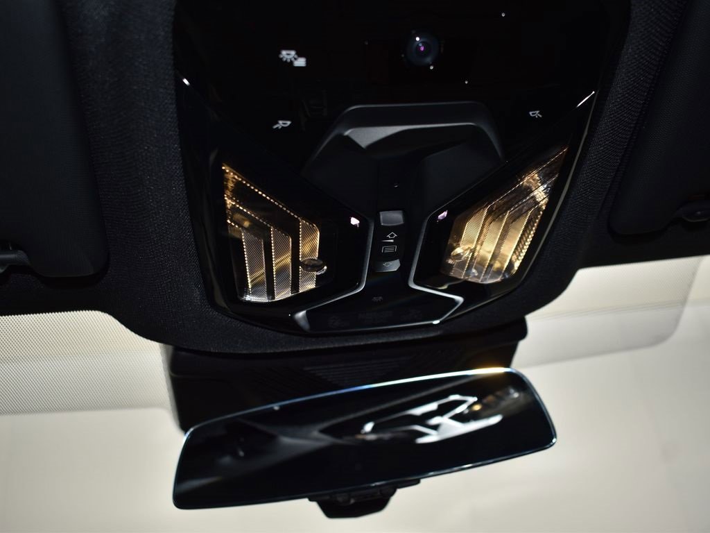 New 2026 BMW 550e xDrive w/ Premium Package image 30