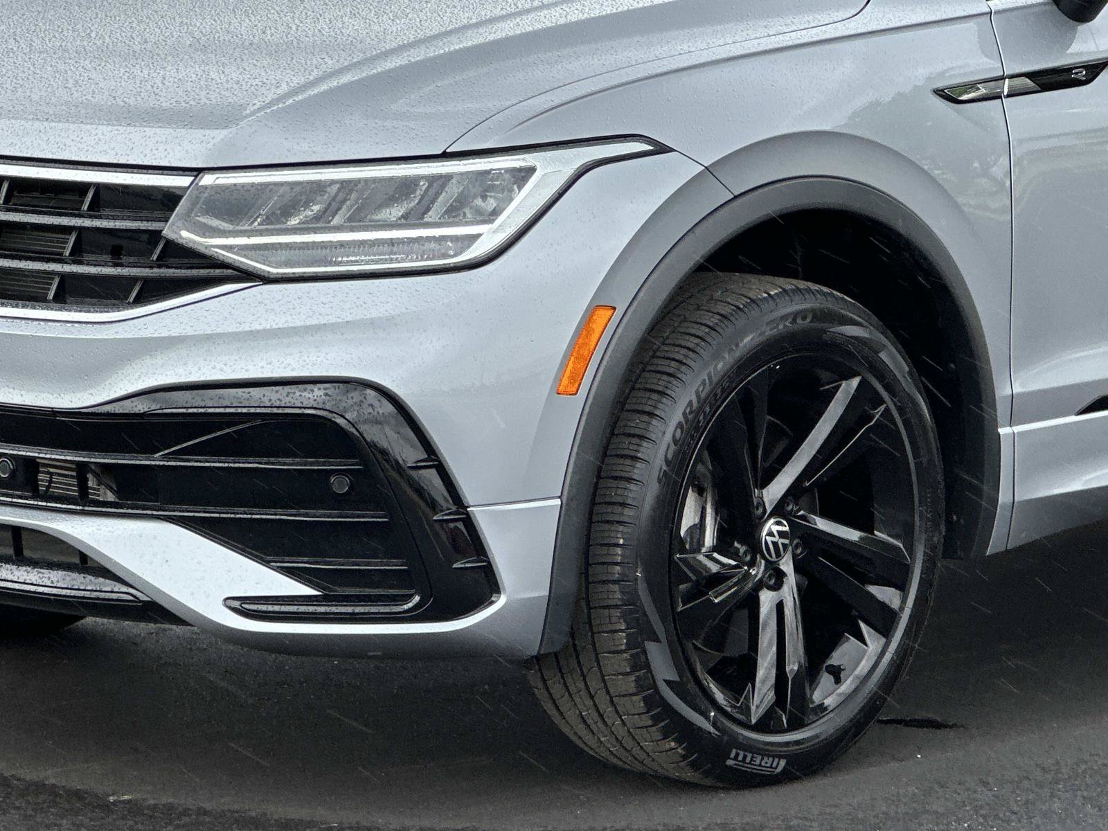 Used 2024 Volkswagen Tiguan SE R-Line AWD/4WD image 7
