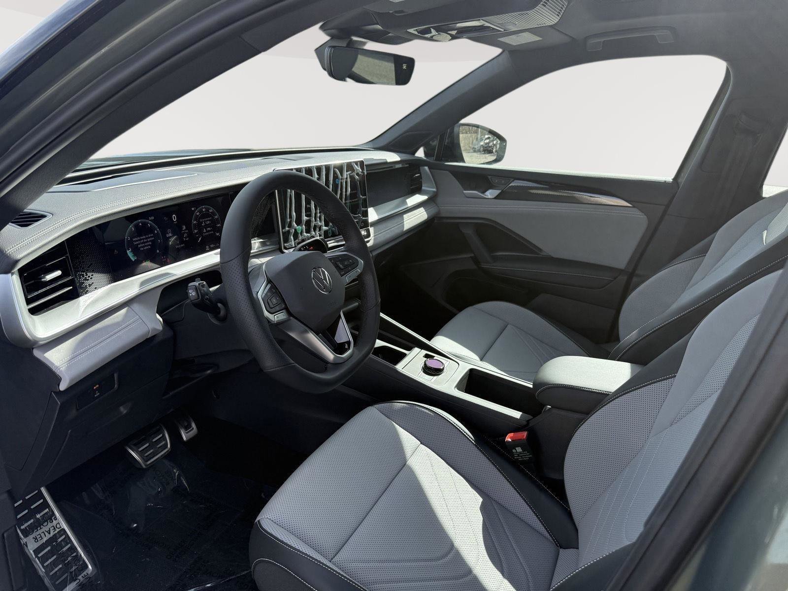 New 2026 Volkswagen Tiguan SE R-Line image 9