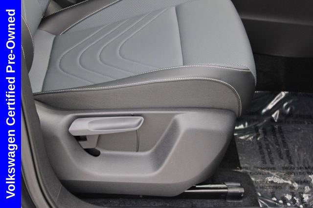 Used 2025 Volkswagen Tiguan SE image 19
