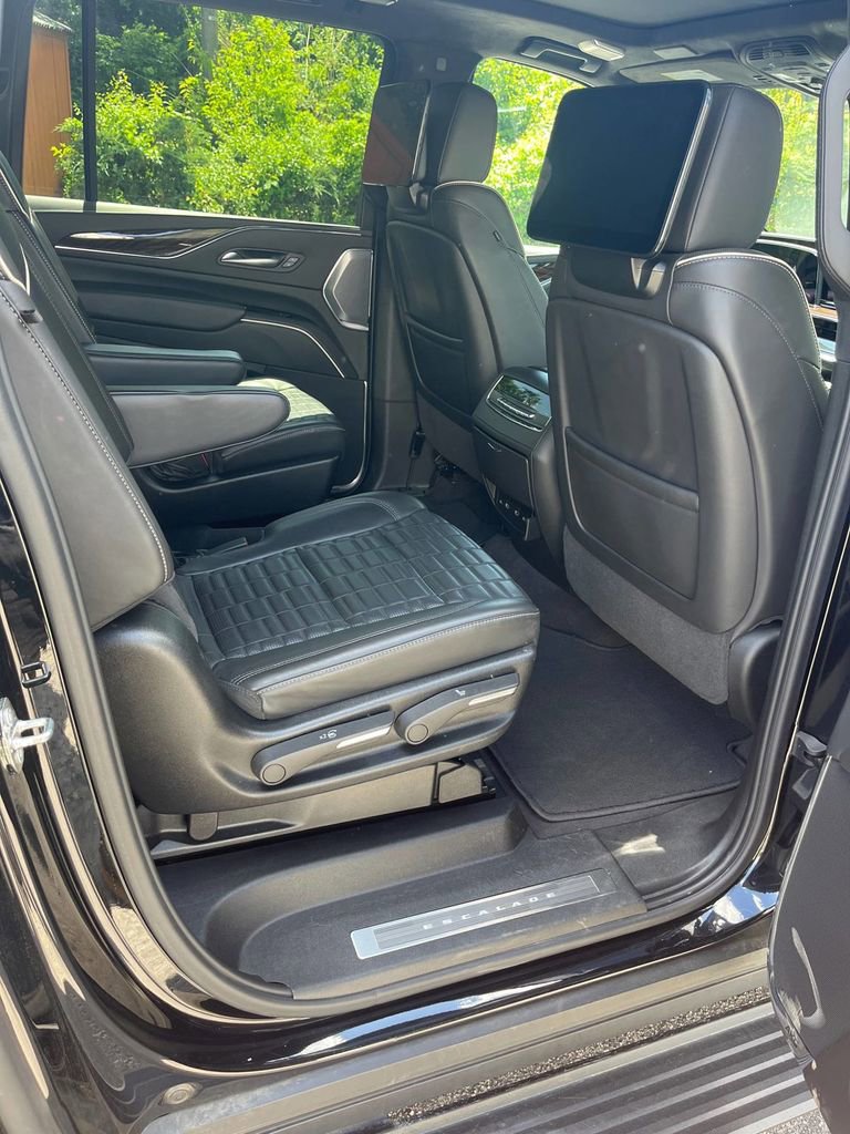 Used 2024 Cadillac Escalade ESV Premium Luxury Platinum AWD/4WD image 10
