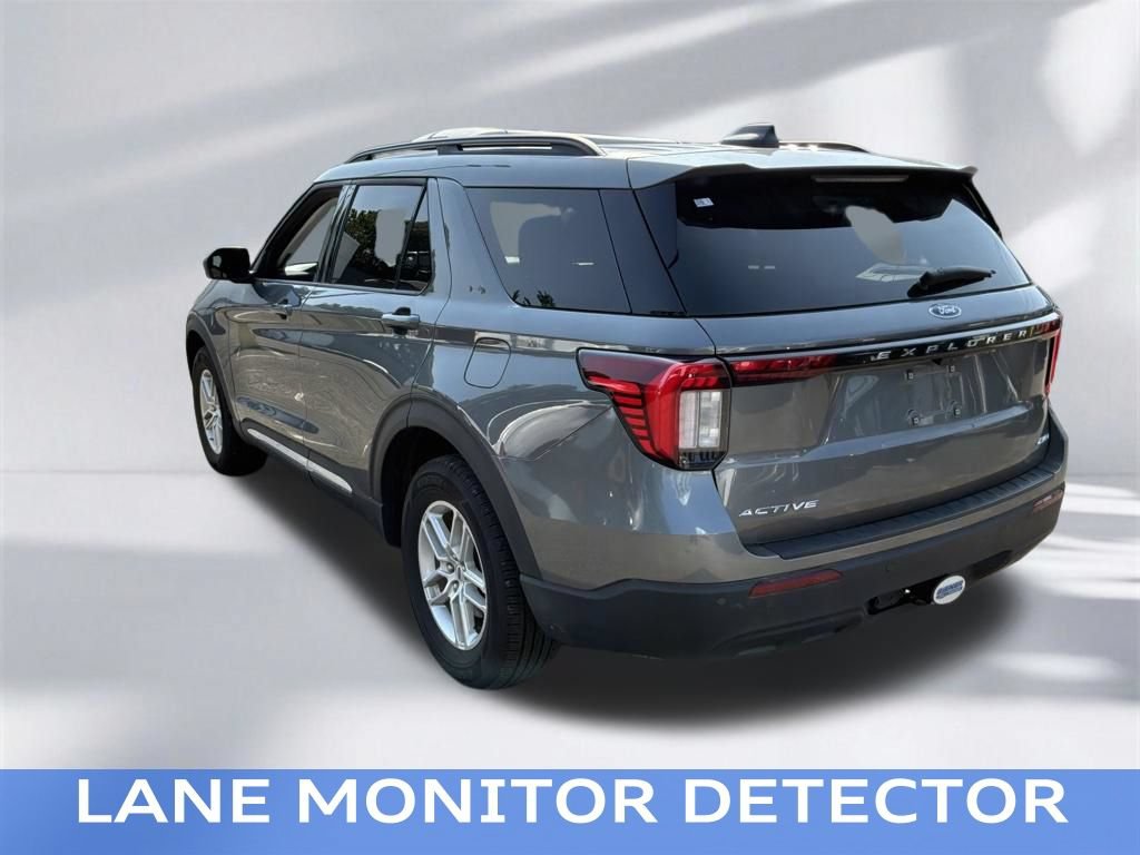 Used 2025 Ford Explorer Active AWD/4WD image 7
