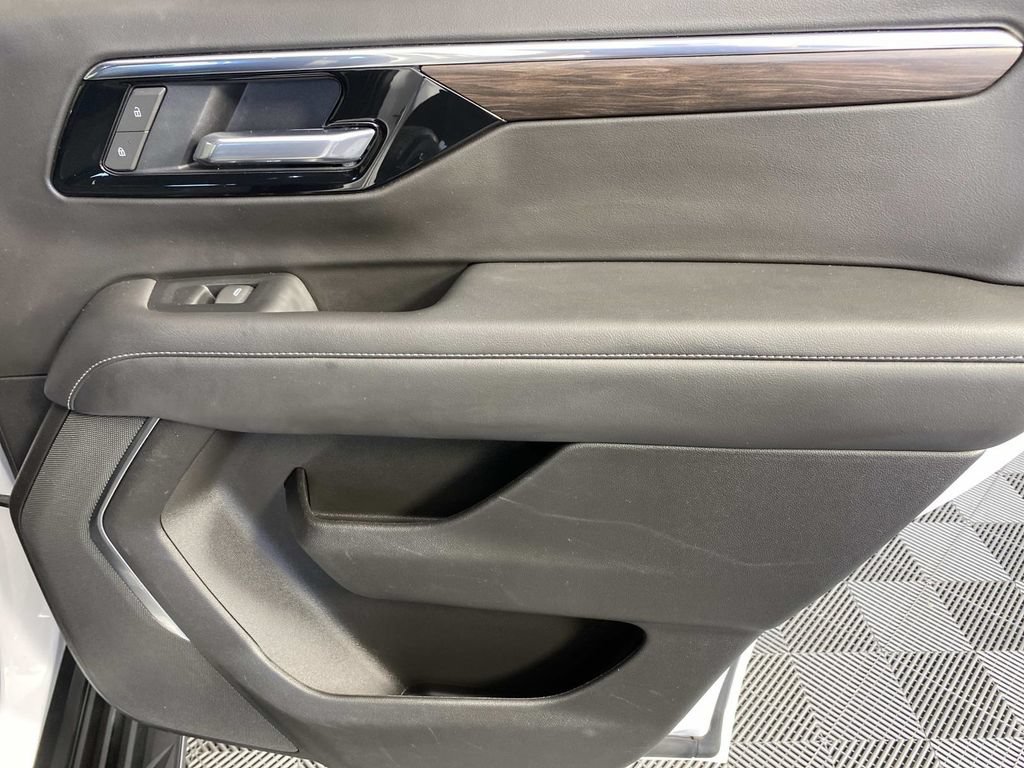 Used 2025 Chevrolet Tahoe LT AWD/4WD image 25