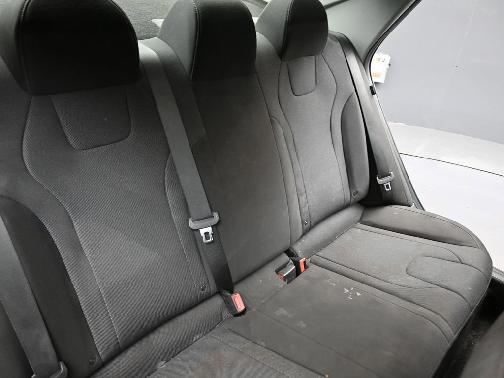 Used 2025 Hyundai Elantra SE image 16