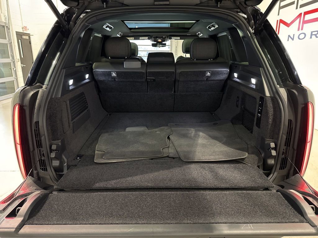 Used 2023 Land Rover Range Rover SE image 33