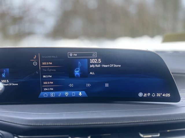 Used 2025 Cadillac XT4 Premium Luxury image 10