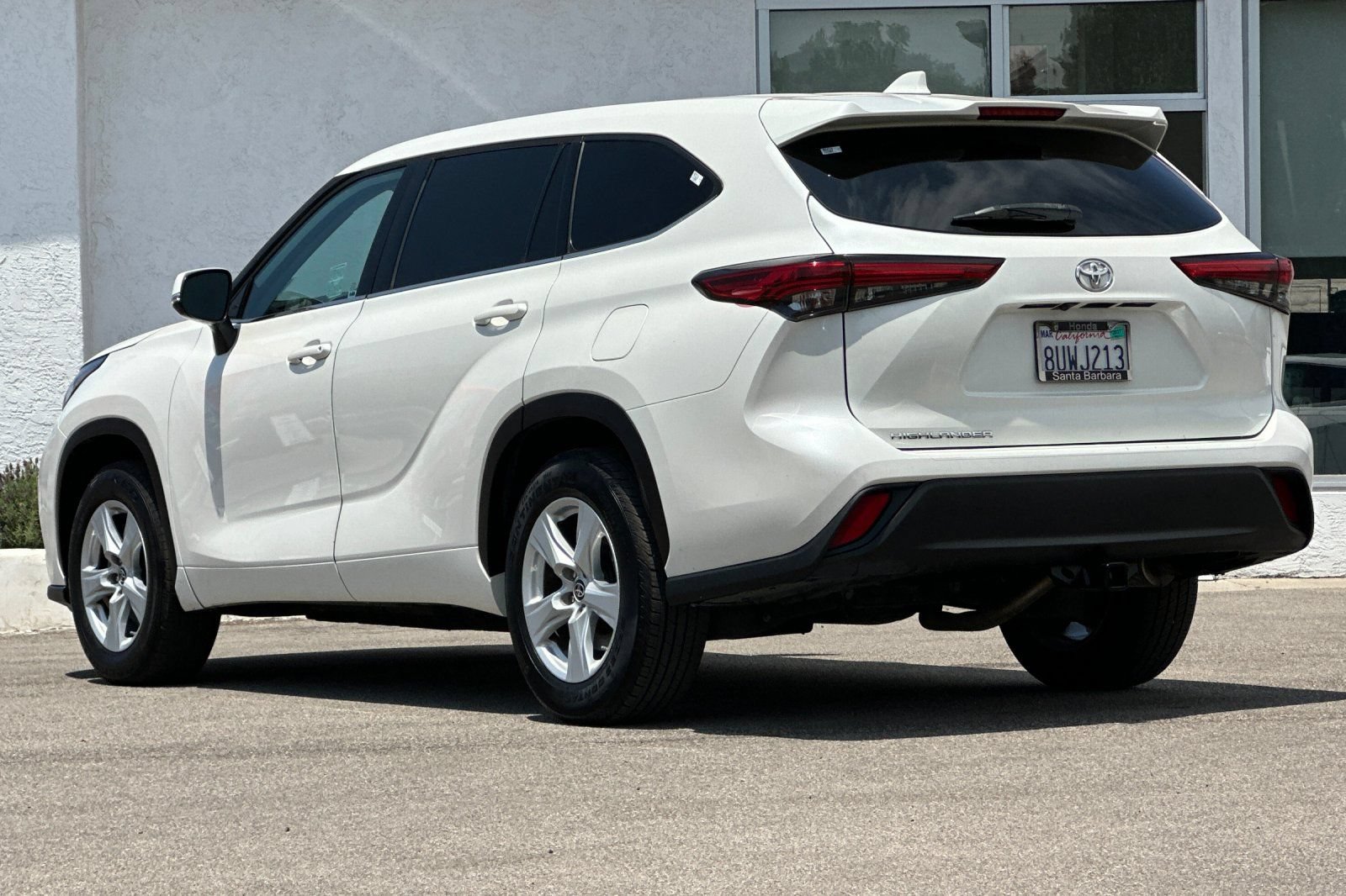 Used 2021 Toyota Highlander L FWD image 6