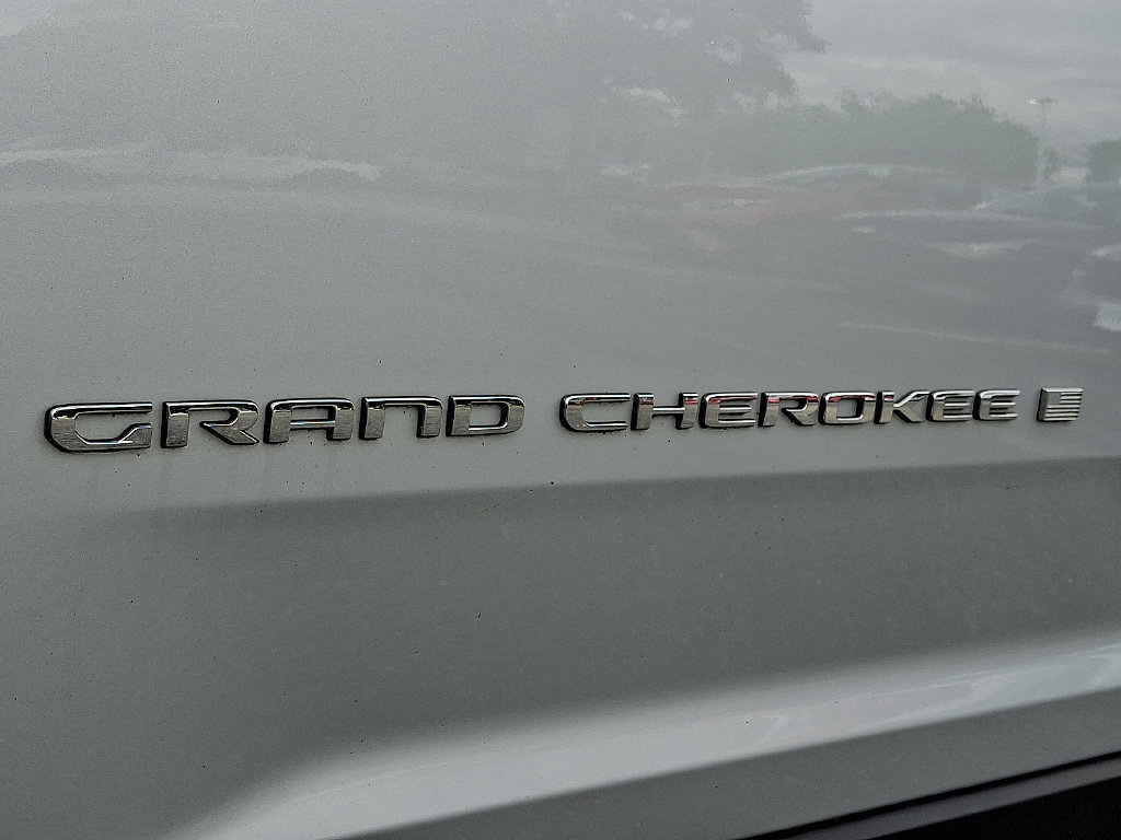 Used 2023 Jeep Grand Cherokee Limited AWD/4WD image 34