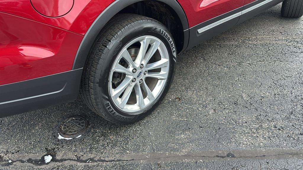 Used 2018 Ford Explorer XLT w/ Equipment Group 202A image 8