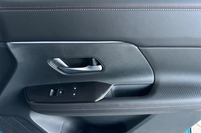 New 2025 Nissan Kicks SR w/ SR Premium Package image 19
