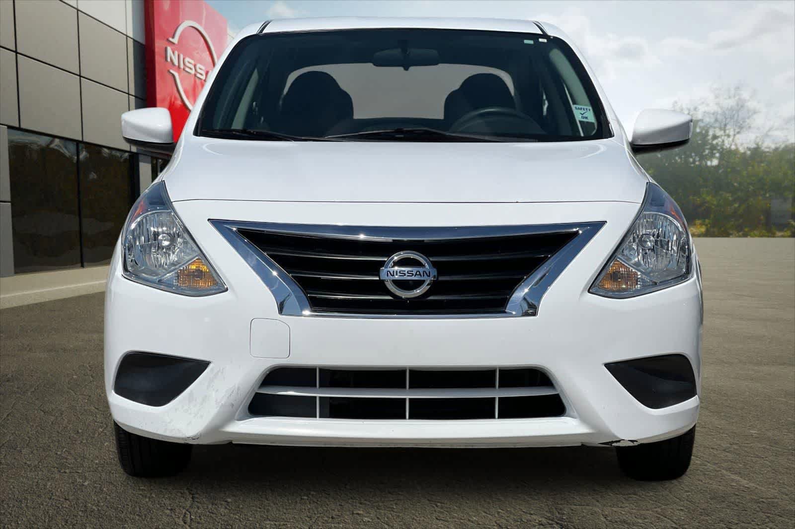 Used 2018 Nissan Versa SV FWD image 11