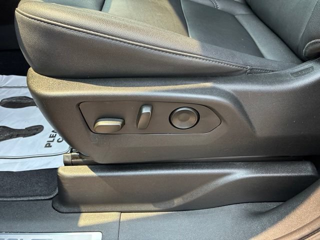 Used 2023 Chevrolet Tahoe LT w/ Luxury Package AWD/4WD image 12
