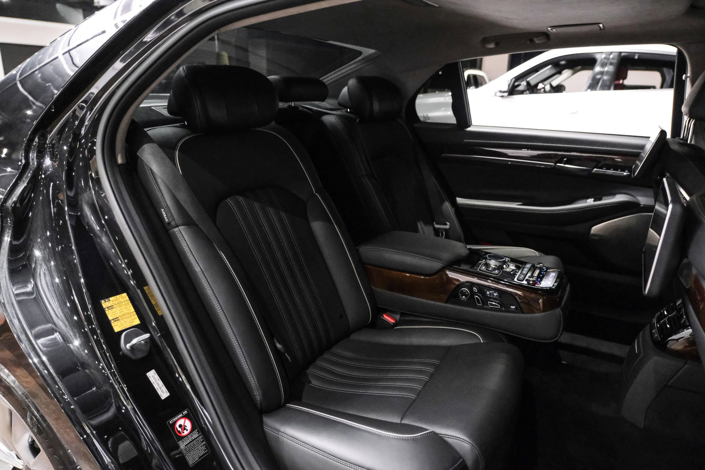 Used 2019 Genesis G90 5.0 Ultimate RWD image 34