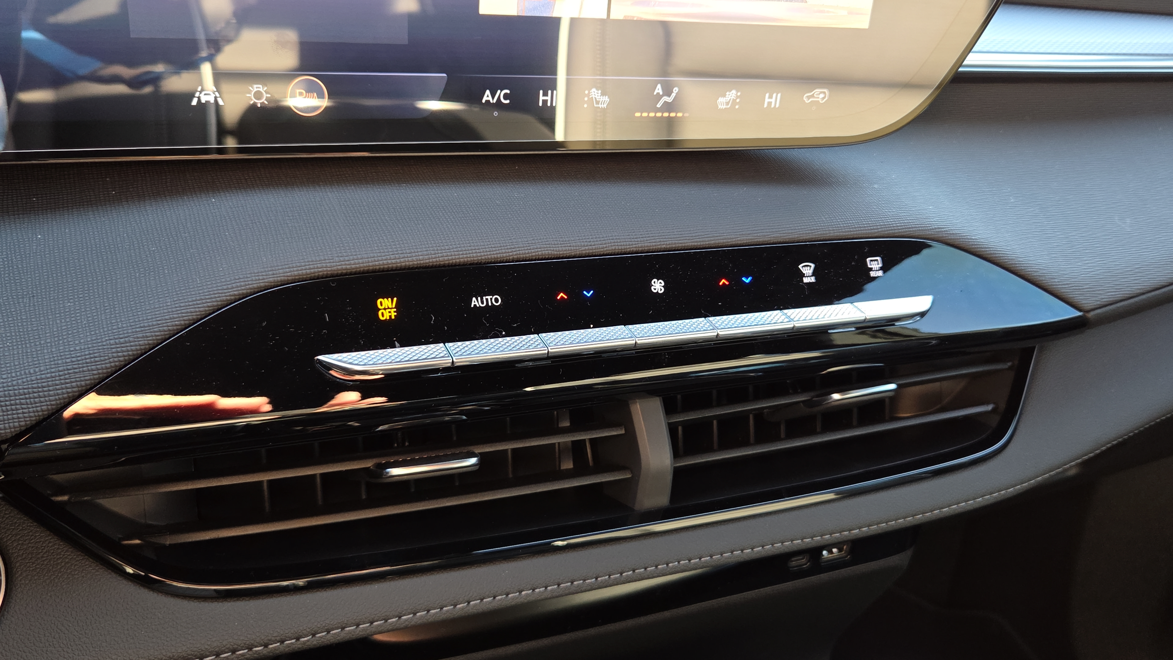 New 2026 Buick Enclave Sport Touring w/ Super Cruise Package FWD image 18