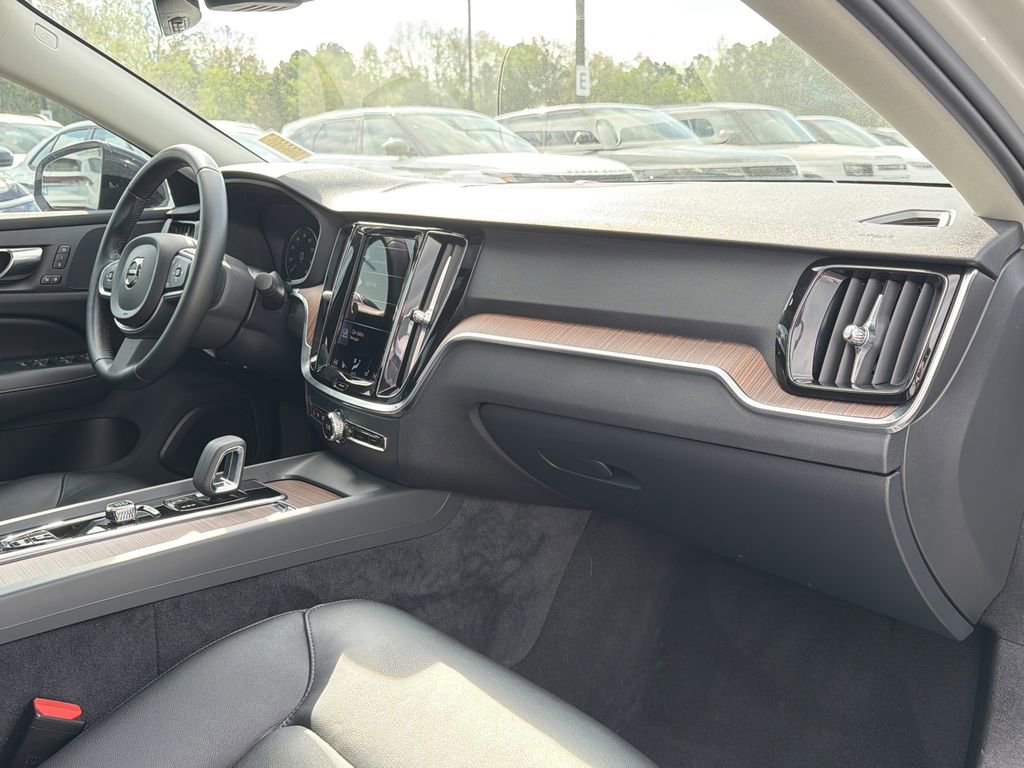 Used 2022 Volvo S60 B5 Momentum w/ Premium Package image 18