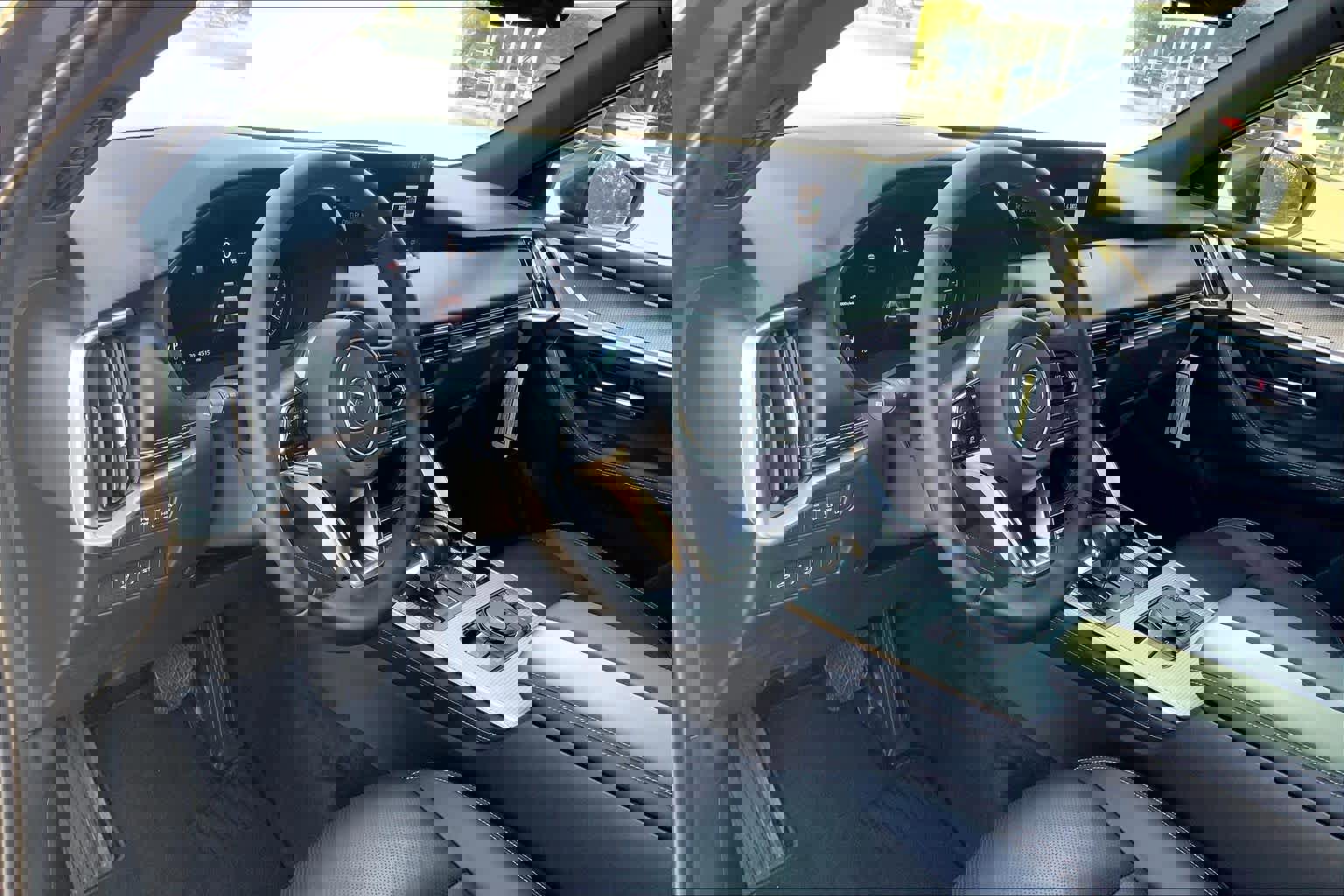 Used 2025 MAZDA CX-90 3.3 Turbo S w/ Premium Package image 17