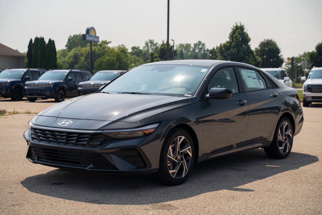 New 2025 Hyundai Elantra Sport image 3