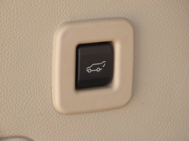 Used 2016 Lincoln Navigator Select RWD image 13