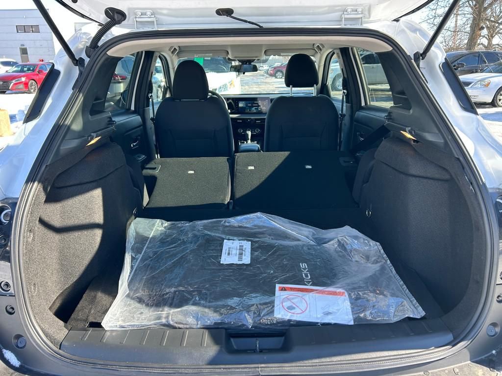 Used 2025 Nissan Kicks SV AWD/4WD image 8