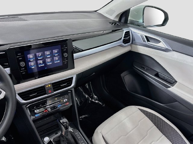 Certified 2025 Volkswagen Taos SE AWD/4WD image 27