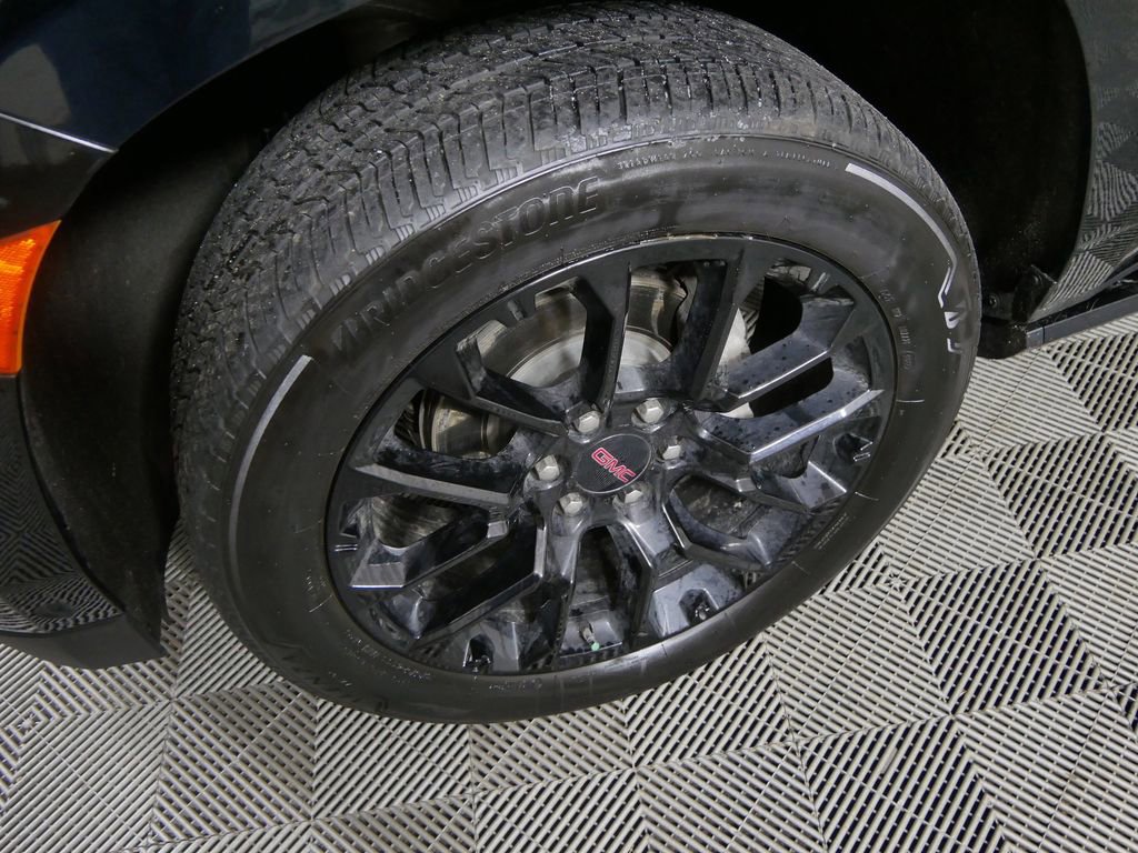 Used 2023 GMC Yukon XL Denali image 9