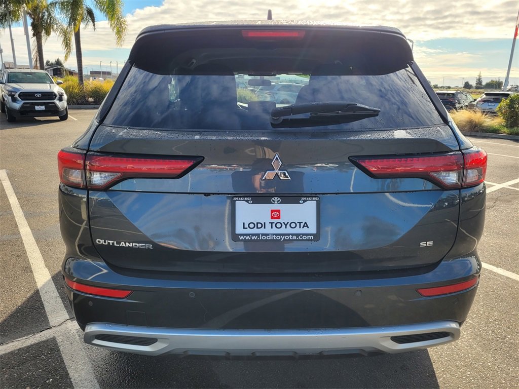 Used 2024 Mitsubishi Outlander SE image 5