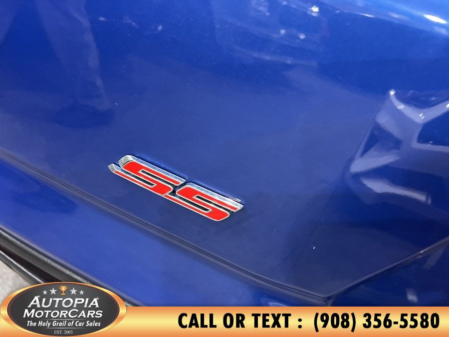 Used 2019 Chevrolet Camaro SS w/ Black Appearance Package RWD image 32