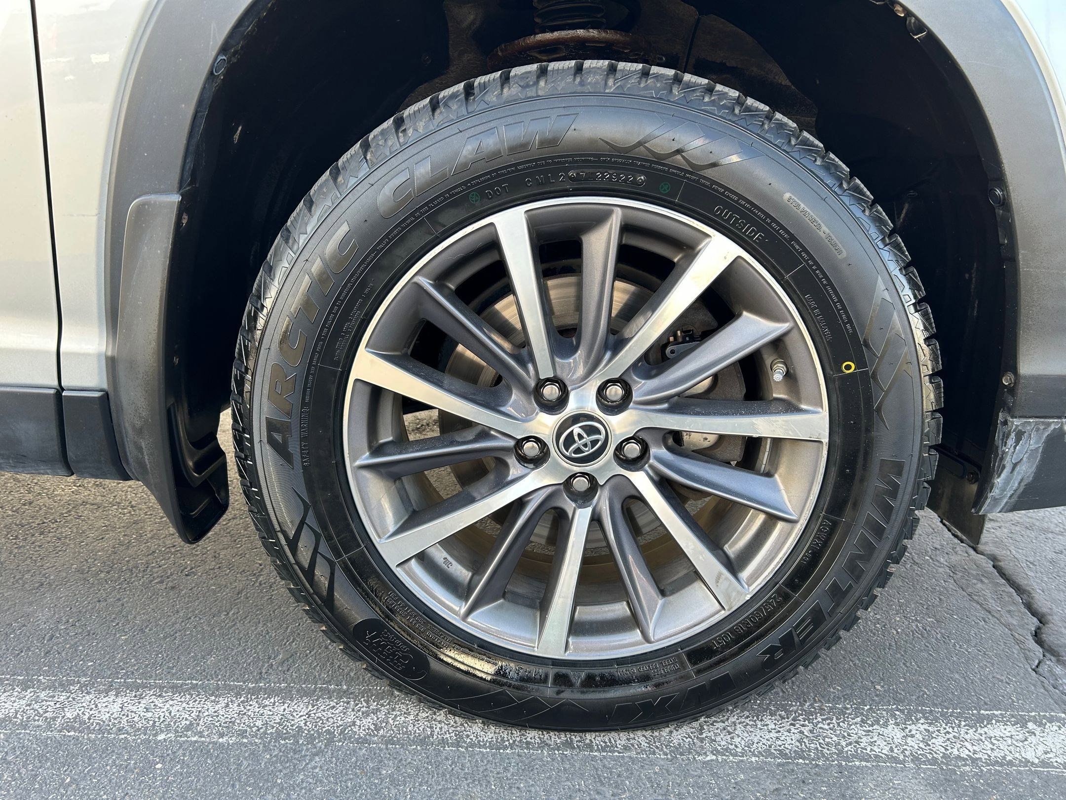 Certified 2019 Toyota Highlander XLE image 30