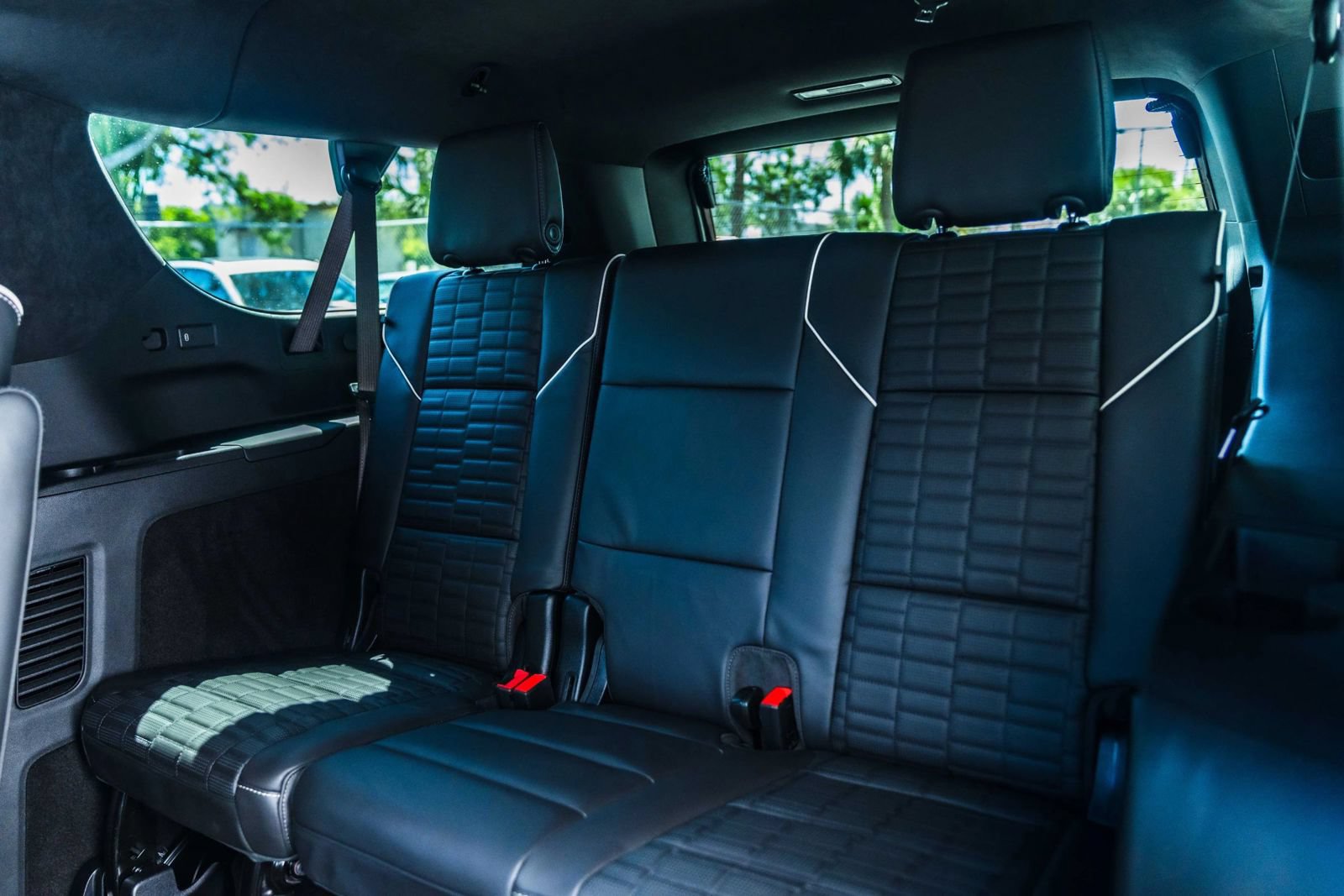 Used 2026 Cadillac Escalade ESV V w/ LPO, ONYX Package AWD/4WD image 26