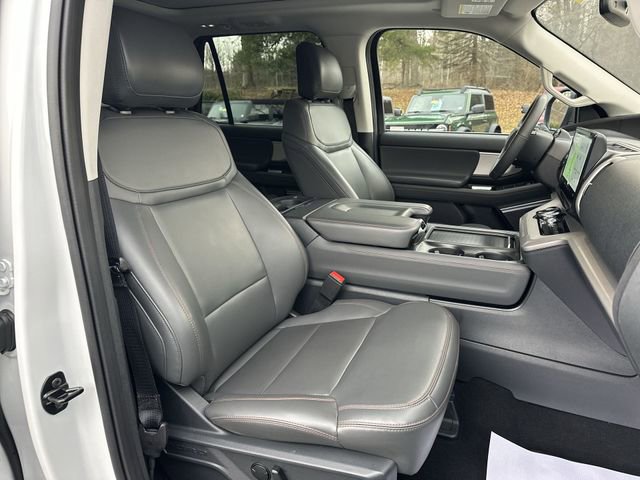 Used 2025 Ford Expedition Active image 29