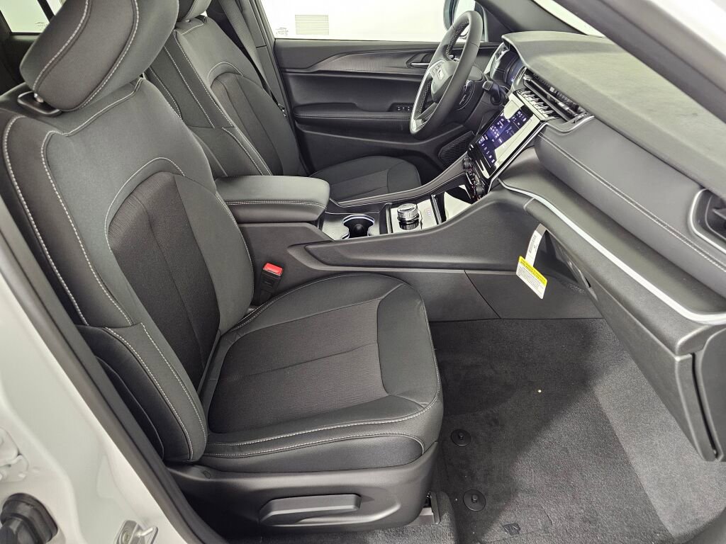 New 2025 Jeep Grand Cherokee Laredo X w/ Trailer Tow Package image 26