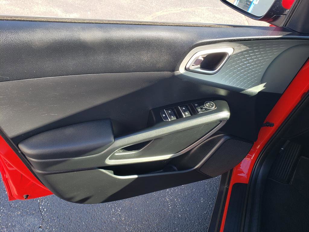 Used 2020 Kia Soul LX image 12