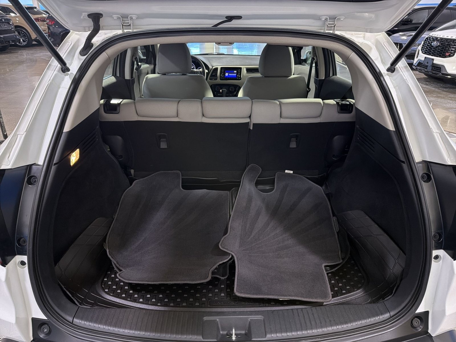 Used 2022 Honda HR-V LX image 27